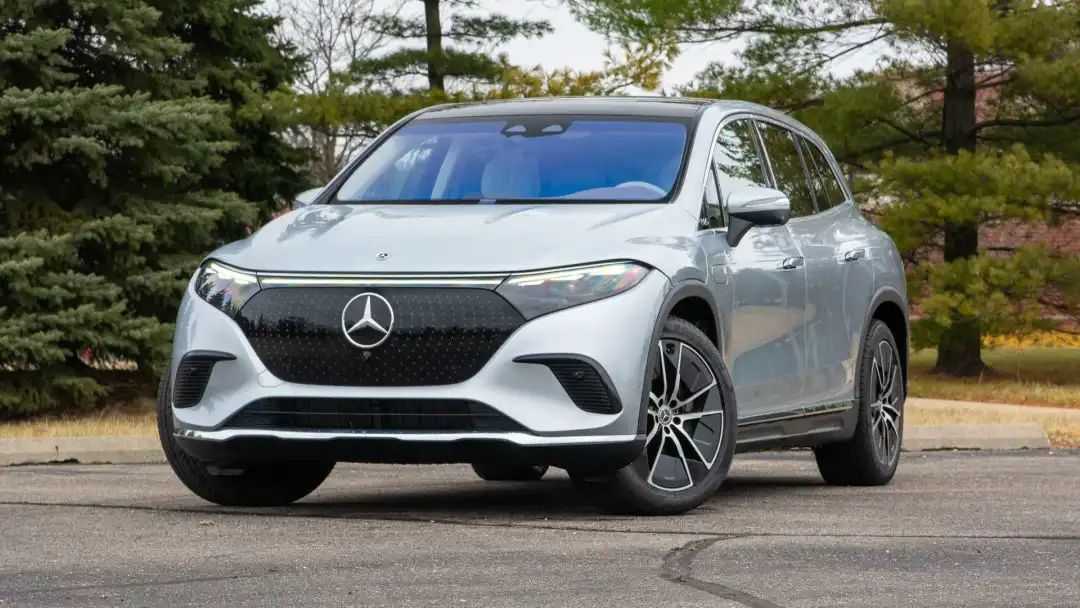The All - Rounder: Mercedes - Benz EQS SUV